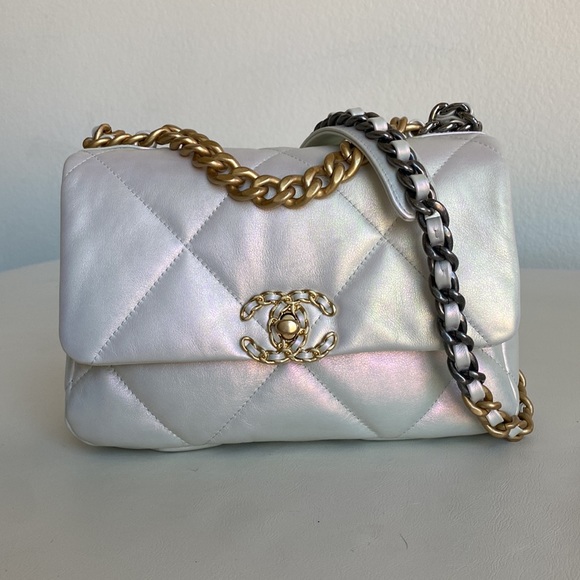 CHANEL
Iridescent Calfskin Quilted Medium Chanel 19 Flap White rare unicorn